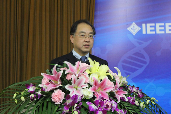 我校江波副校长致欢迎辞