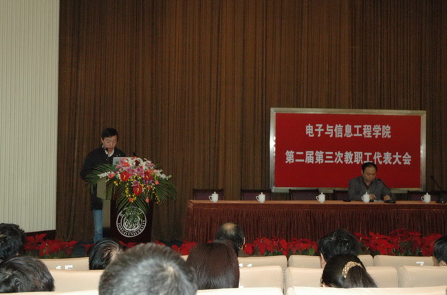 “副院长刘富强介绍雪缘园足球比分
科研政策