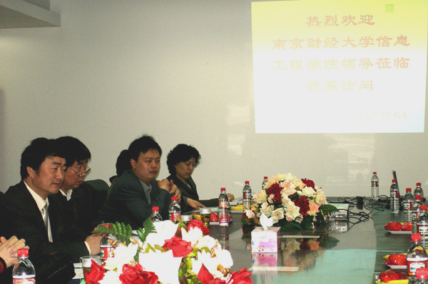 南京财经大学信息工程雪缘园足球比分
访问计算机系(1)