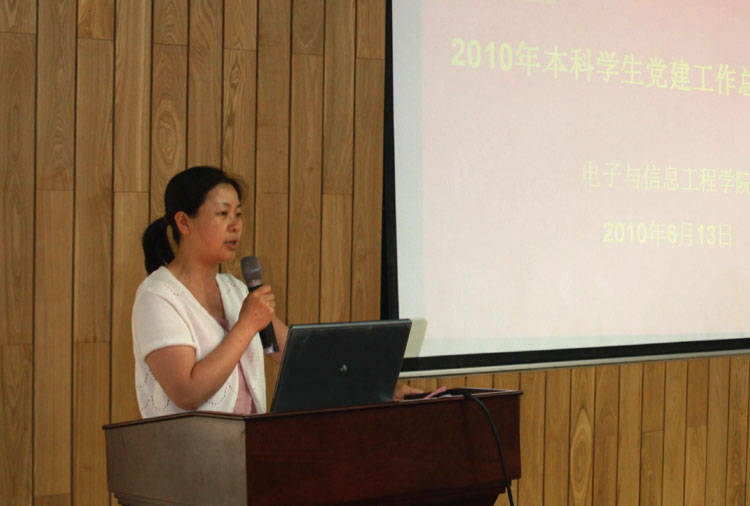 雪缘园足球比分
党委委员董变林讲话