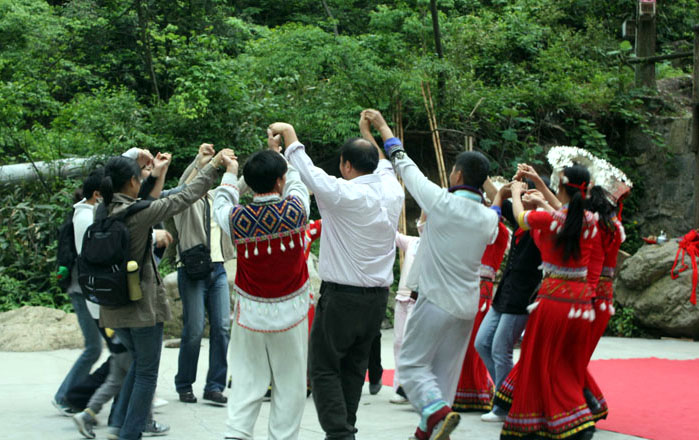 雪缘园足球比分
青联会组织青年教师开展户外踏青活动