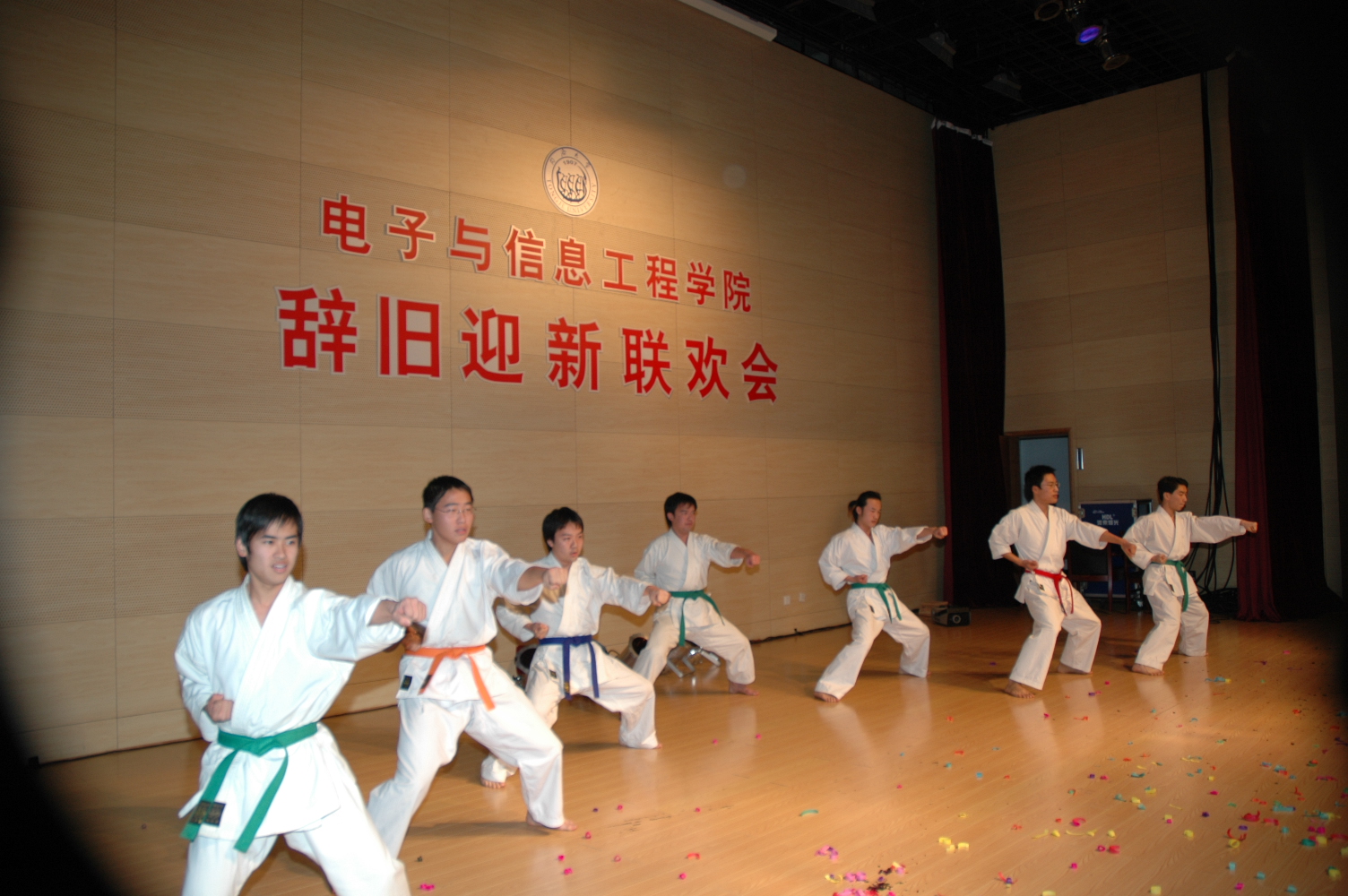 雪缘园足球比分
举行辞旧迎新联欢会图片